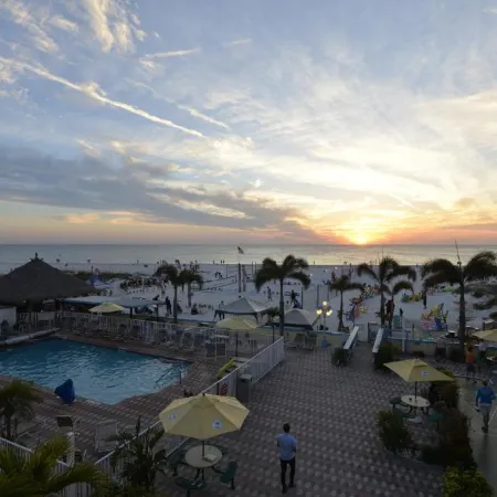 Plaza Beach Hotel - Beachfront Resort