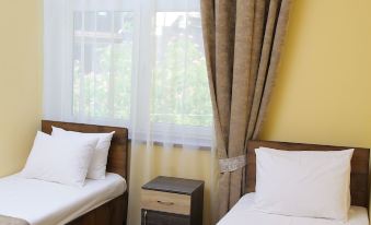 Red Hotel Yerevan - Housity