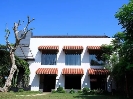 Gumilang Regency Hotel Отели рядом с достопримечательностью «Museum Pendidikan Nasional UPI»