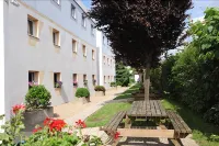Crystal Hotel Hotel a Gressy