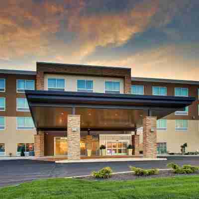 Holiday Inn Express & Suites Findlay North Hotel Exterior