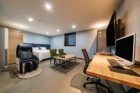 Suwon City Hall Hotel del Lago