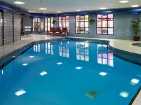 DoubleTree by Hilton Hotel Bloomington - Pools