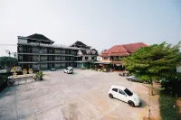 Suan Magmai Resort - parking