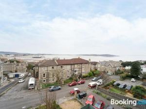 Stunning 2-Bed Apartment in Weston-Super-Mare