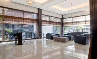 RedDoorz Plus Near Floating Market Lembang - Housity