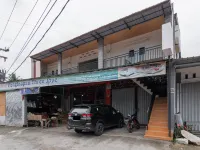 RedDoorz Syariah Near Minangkabau International Airport Hotels in Katapiang