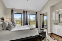 Luxury Riverfront Condo 1 Blk to Schlitterbahn!