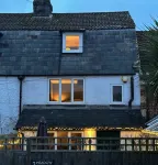 Meadow Cottage Hotels in Burcombe Without