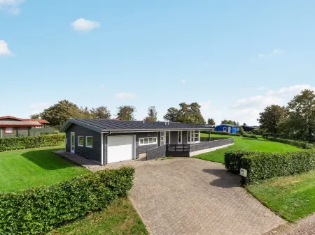 "Sylvelin" - 400m to the Fjord Отели в г. Roslev