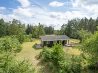 "Gizelle" - 1.5km from the Sea