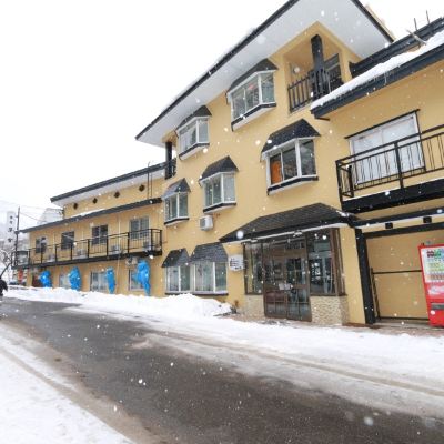 施設外観 白馬八方尾根ゴンドラ駅から徒歩2分の宿 旅館 深雪の写真