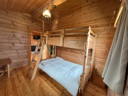 Its a Cute Log House on the Remote Island Sesoko Отели рядом с достопримечательностью «Mt. Yaedake»