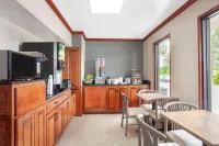 Super 8 by Wyndham Waycross GA