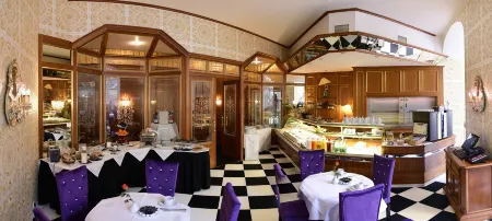 Hotel Alexandra Отели в г. Пёль