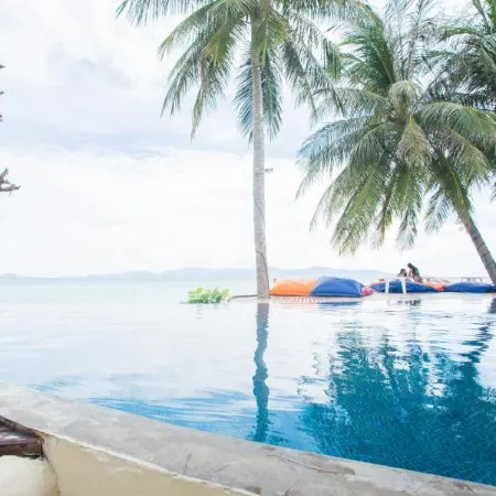 B52 Beach Resort Отели рядом с достопримечательностью «Тон Сала Пир»