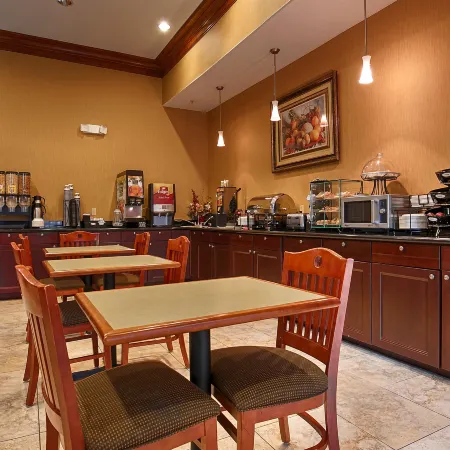 Best Western Plus New Caney Inn Suites