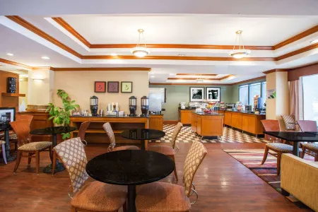 Wingate by Wyndham North Little Rock Отели рядом с достопримечательностью «МАРКС»