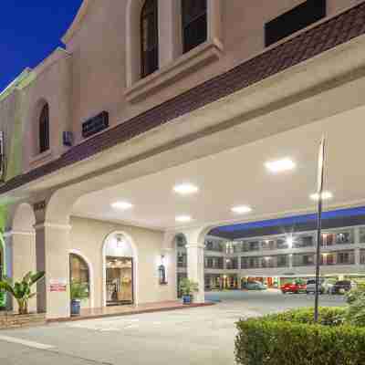 Best Western Pasadena Royale Inn Suites Hotel Exterior
