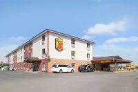 Super 8 by Wyndham Spokane/West - Swimmingpools