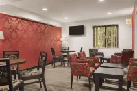 Ramada by Wyndham Cambridge - breakfast
