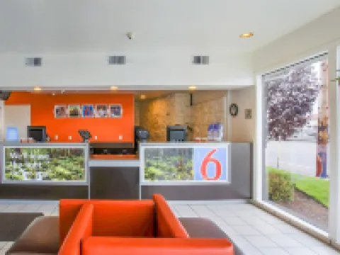 Motel 6 Coos Bay, or Hotels in Coos Bay