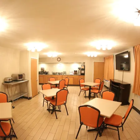 Super 8 by Wyndham Portsmouth