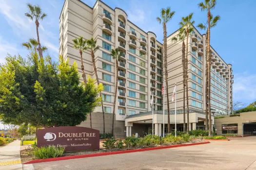 DoubleTree by Hilton San Diego-Mission Valley Hotels near Bahn Thai