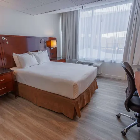 Travelodge by Wyndham Hotel & Convention Centre Quebec City