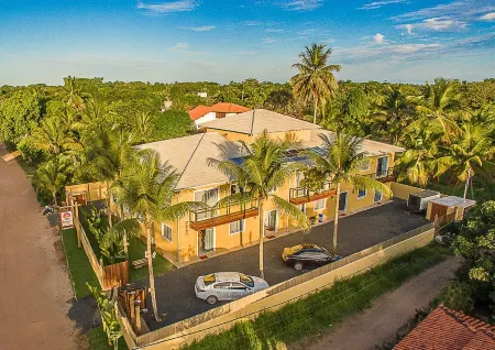 Pousada Ravenalas - Apartamentos e Flats Отели рядом с достопримечательностью «Taipús de fora»