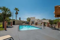 Econo Lodge Inn & Suites - Uima-altaat