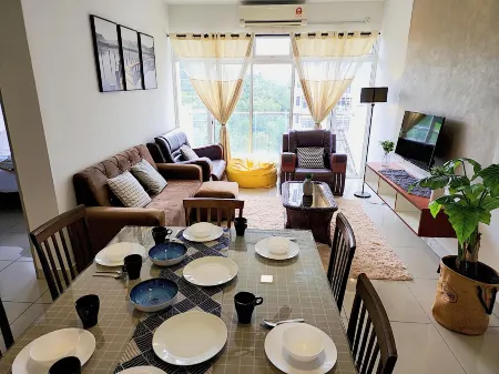 Putrajaya Dwiputra Fully Air-Con Blissful Suite Отели рядом с достопримечательностью «Masjid Tuanku Mizan Zainal Abidin (Masjid Besi)»