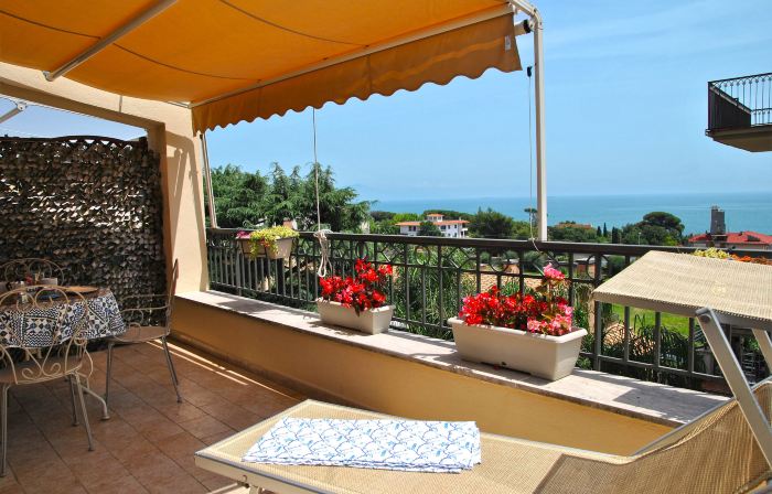 Dinky Home Air-Conditioned Penthouse with Sea View Terrace