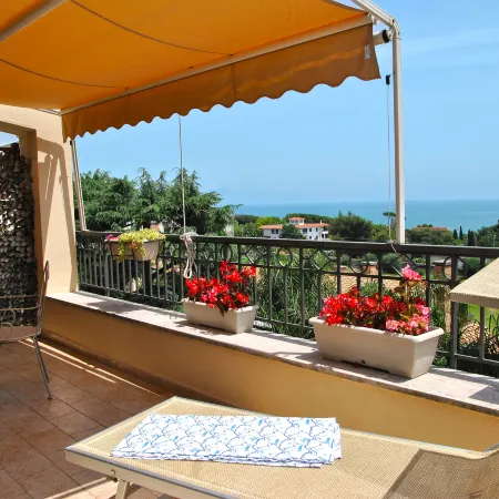 Dinky Home Air-Conditioned Penthouse with Sea View Terrace