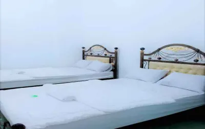 Wisma Rosse Life Hotel dekat Hutan pinus Tala Tala, Tompobulu