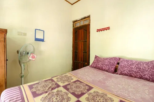 Homestay Mbah Parni Hotel di Kokap