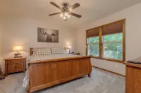 Hickory Hideaway - Communal Pool Access Hoteles en 