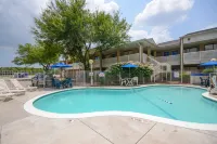Motel 6 Baytown, TX - Baytown East - Pools