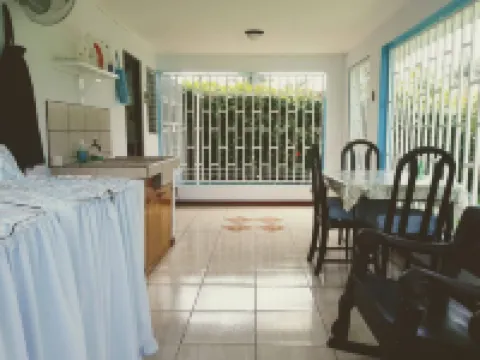 Habitación Y Baño Independientes のホテル