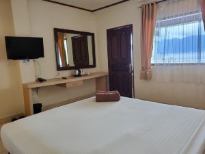 Hotel Maninjau Indah - the Lakeside Resort