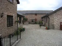 Thompsons Arms Cottages - Tiny Houses