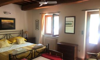 4 Bedroom Italian Holiday Home with Pool
