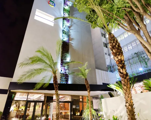 رامادا إنكور سنترو (تيرادينتيس) Hotels near ميجا بولو مودا