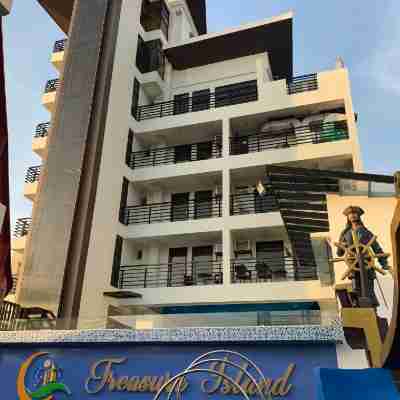 Treasure Island Hotel with Mini Water Adventure Hotel Exterior