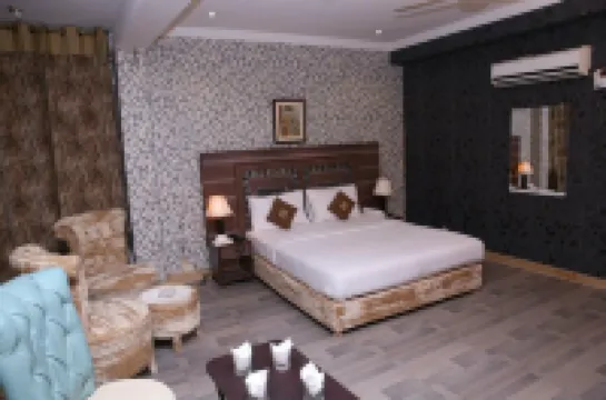 Safari Hotel Mall Road