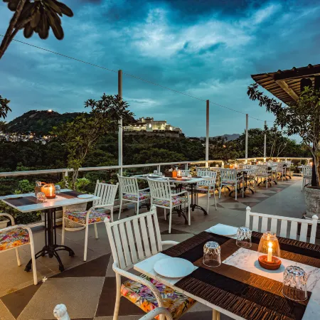 Tripli Hotels Shambhu Villas Отели рядом с достопримечательностью «Гулаб Баг и Зоопарк»