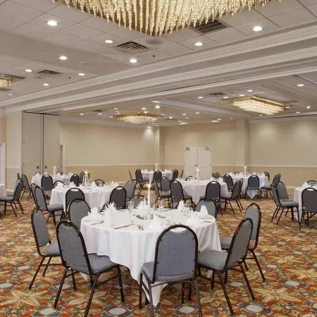 DoubleTree by Hilton Hotel Fayetteville