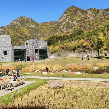 No.146, Rehe Valley,  Maojingba Zhen, Chengde, Hebei Province, China