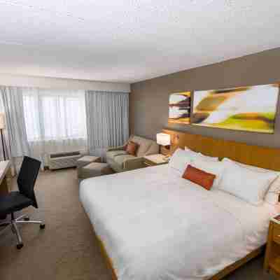 Delta Hotels Utica Rooms