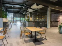 Albergue Monte Do Gozo - Hostels